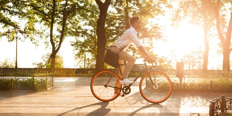 Đạp xe buổi sáng sức khỏe