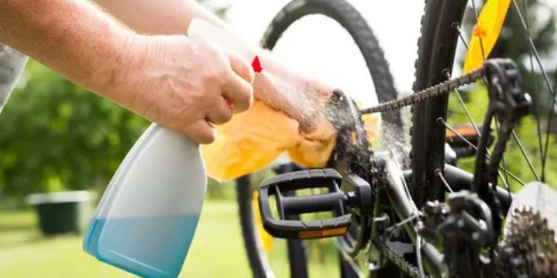 Làm sạch khung xe và các bộ phận chính